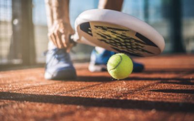 Un stage de padel pour perfectionner votre jeu: une bonne idée?